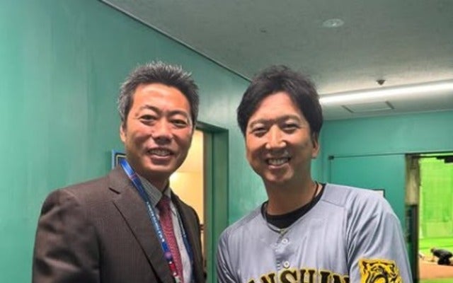 「どんな采配をするんかなぁ」上原浩治がタイガースの藤川監督と2ショット！