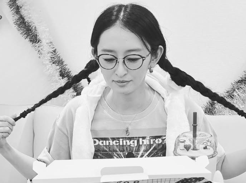 “TiDan!”2周年を祝福！島袋寛子の茶目っ気たっぷりなオフショットが話題