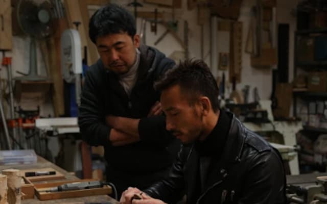 『職人の技が光る作品』中田英寿、札幌の木工作家の工房へ