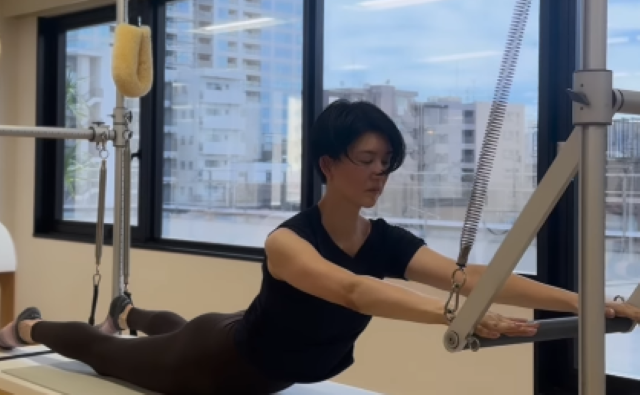 「流石アスリート！」「お身体 無理しないで…」元女子バレー日本代表が凛々しいピラティス姿を披露！