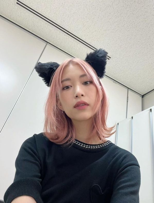 「これは実写版アーニャいけるぞ！」森川葵が猫耳×ピンクヘアショットを披露📸✨