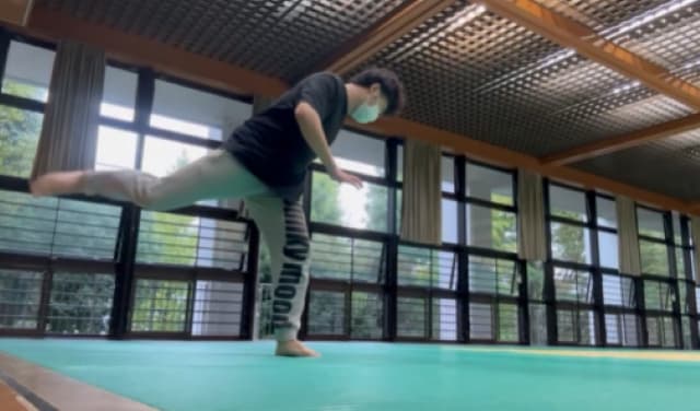 「ギックリ腰になる前の元気な動画置いとくね。」エハラマサヒロがぎっくり腰に