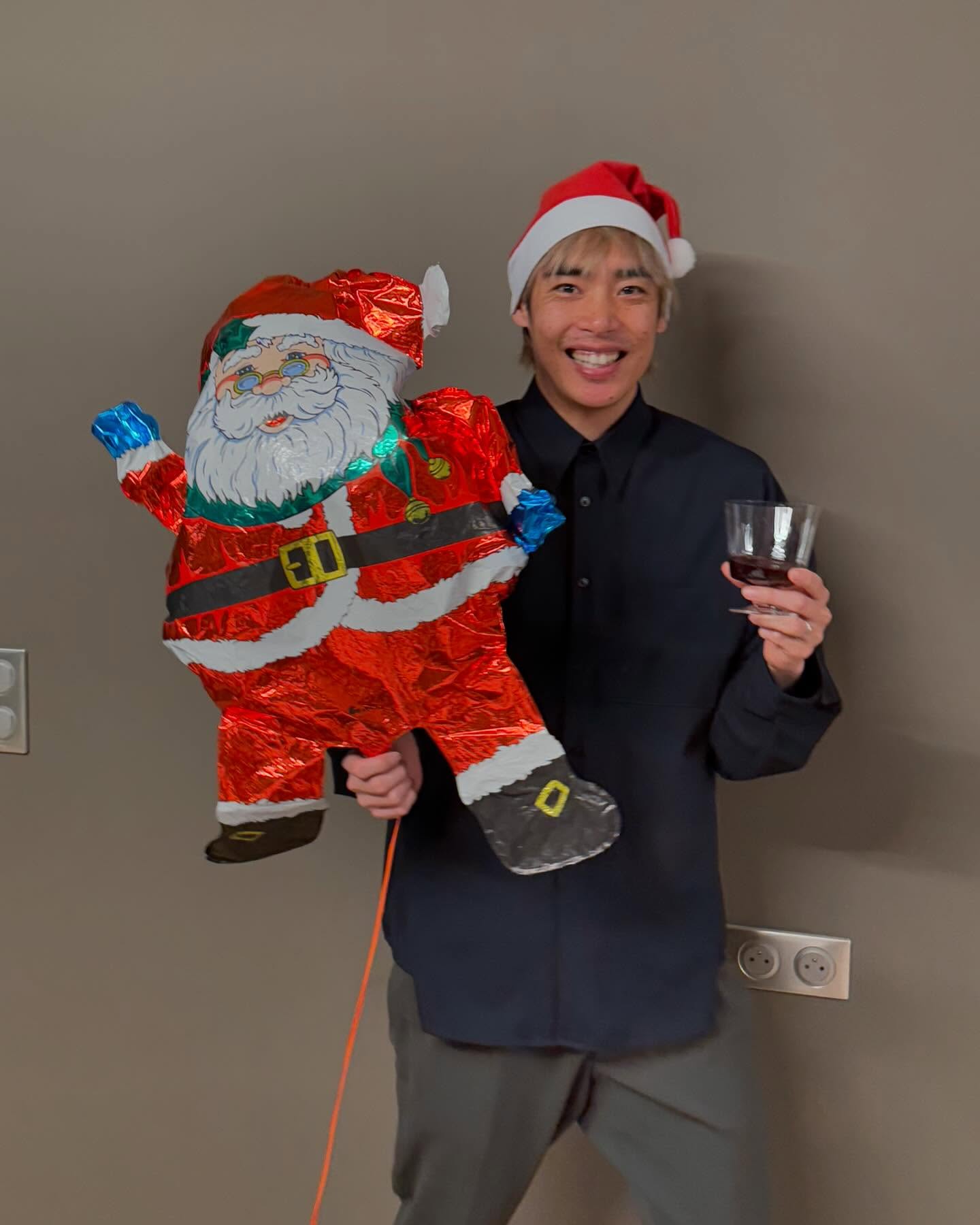 サッカー日本代表・伊東純也のクリスマスショットが「可愛すぎる」と話題に