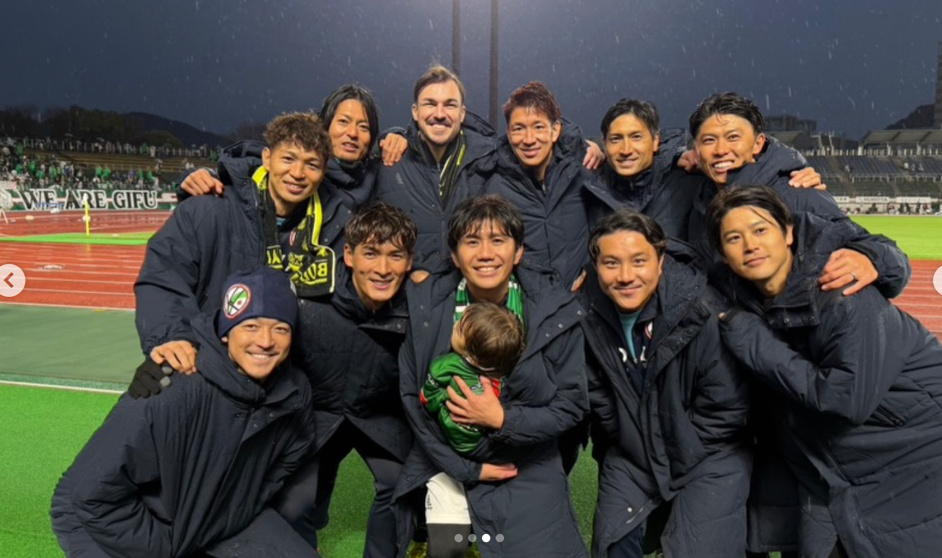 柏木陽介の引退試合に豪華集結　槙野智章が公開した“戦友”の一枚