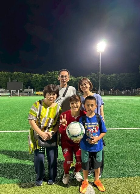 29歳！祝福あふれる家族写真　女子サッカー・鳥海由佳、笑顔で語る新たな一年への決意