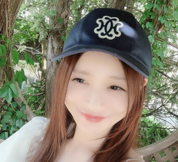 手島優の“夏の願望”が可愛すぎる！白桃パフェへの熱烈ラブコールにファン共感