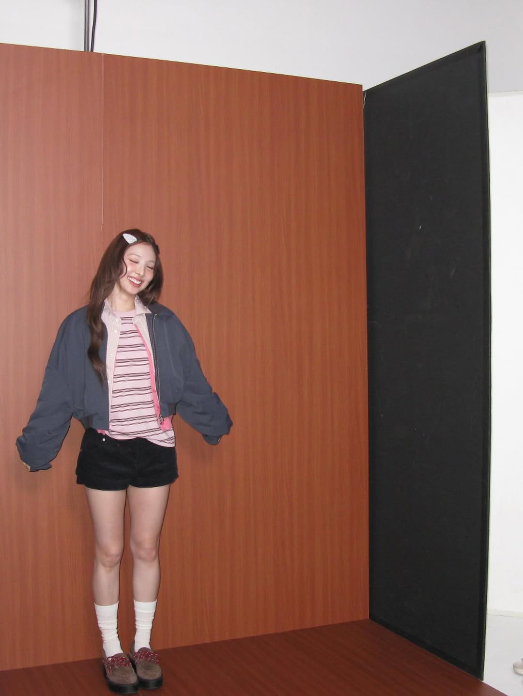 腹筋が話題になったTWICE・ナヨン、自身がアンバサダーを務めるブランドのオフショを公開