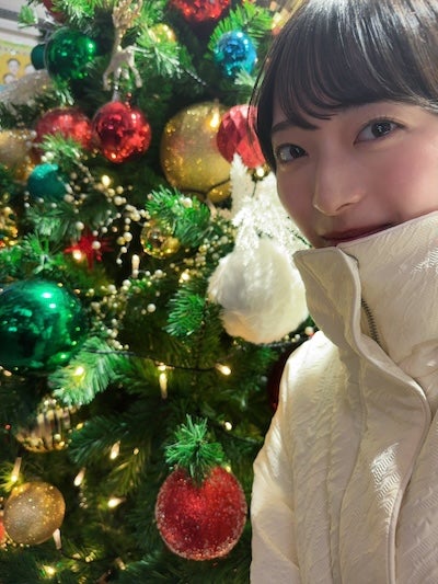 サッカー好きの元STU48アイドル クリスマスツリーとのショットに「可愛すぎる」の声続々