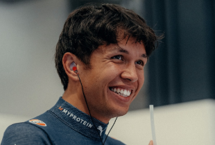 「ALBODIUM待ったなし！」アレックス・アルボン、P5快走に世界中のファンが熱狂！