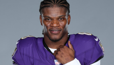 NFL 再び動き出す――ラマー・ジャクソン、シーズン8年目の覚醒にファン熱狂