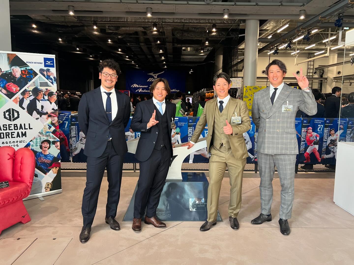 ラオウ・杉本、来シーズンはNewカラーのグローブで挑む！