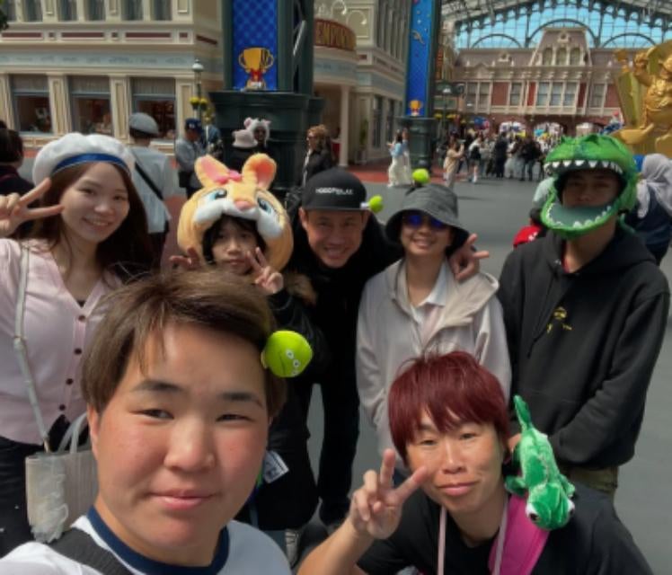 女性キックボクサーKOKOZ、タイの家族とディズニーへ！「疲れたけど、楽しかったみたいで良かった！」