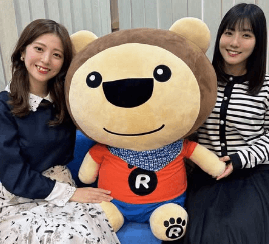 「二人共美人！」サッカー美女リポーター、同い年友達との”ダブル・美ショット”公開にファン歓喜！「二人ともかわいいです」