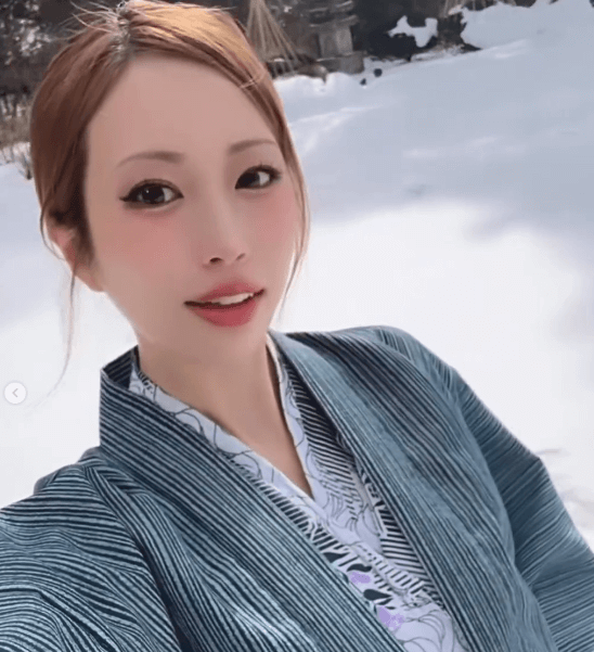 「浴衣似合いますな～、色っぽい」人気ラウンドガール、温泉旅館の艶やか姿＆雪遊びムービーにファン悶絶！