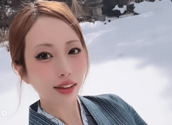 「浴衣似合いますな～、色っぽい」人気ラウンドガール、温泉旅館の艶やか姿＆雪遊びムービーにファン悶絶！