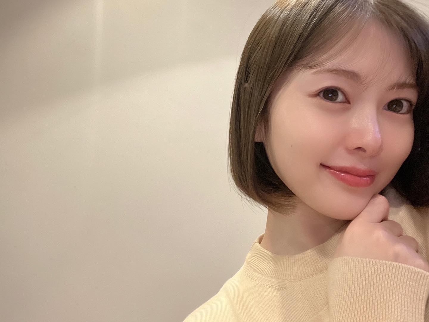 白石麻衣が髪をバッサリカット✂︎ショートボブ姿に驚きの声続々💓「え…ほんとに可愛すぎるむり…」