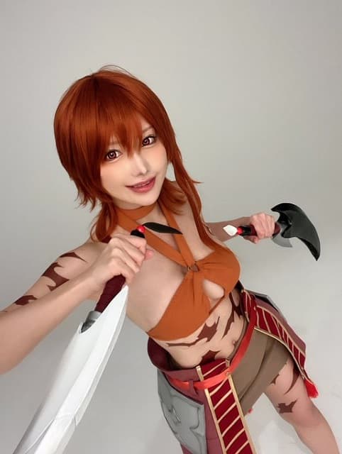 篠崎こころ が「週刊少年マガジン」に登場！あのキャラのコスプレを披露