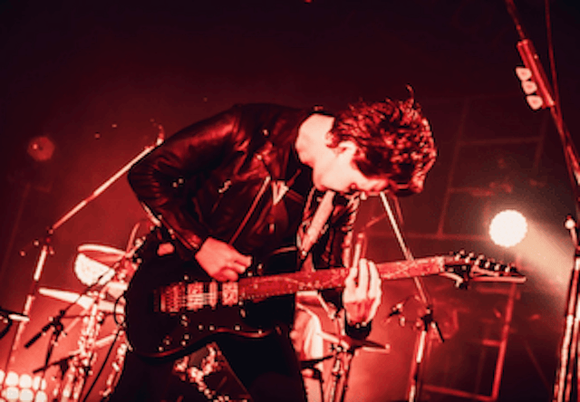 霜降り明星・粗品がアーティストとしての姿を公開！「静止画でも熱気が伝わる」