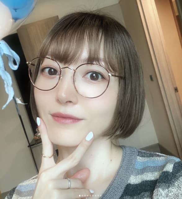 ファンの間で超話題に！声優 花澤香菜 可愛すぎる写真を披露！