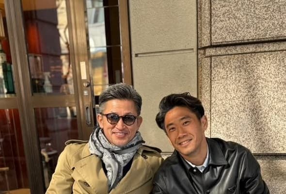 「この二人が一緒にいるなんて‼」香川真司が投稿したレジェンド〇〇との写真にファン驚愕‼