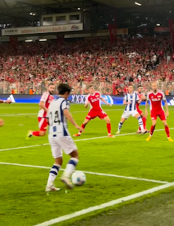 「うますぎ！！」久保建英がプレシーズンマッチで絶妙ループアシストを披露