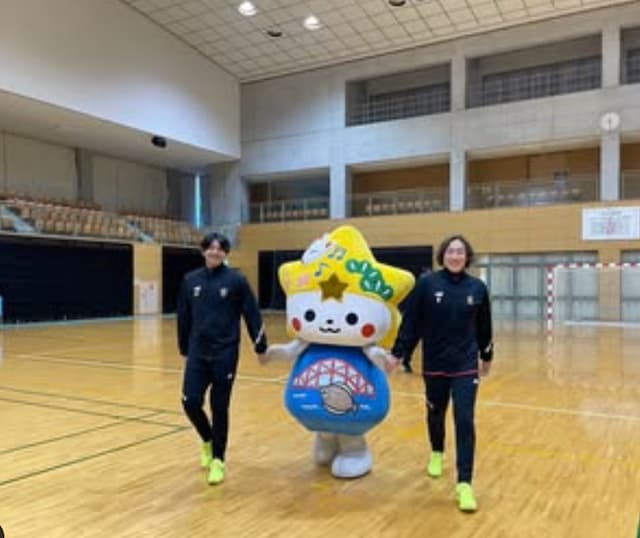 『フグも中華そばも山賊弁当も最高！』ハンドボール・東江雄斗、下松市での講習会を満喫