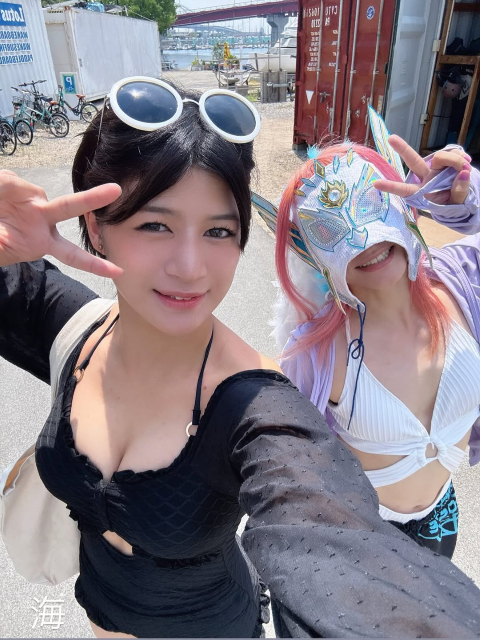 「バードさんと海！！」"期待の超新星"レスラー 山岡聖怜、『正体不明のマスクウーマン』との美肌全開ツーショットに注目！