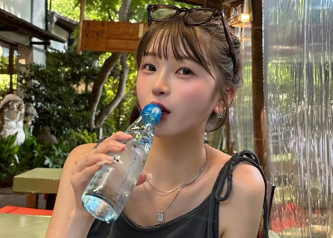 5年ぶりフットサルでジンガ炸裂！？青学卒・美女インフルエンサーの“プハー→ごろん”が可愛すぎる