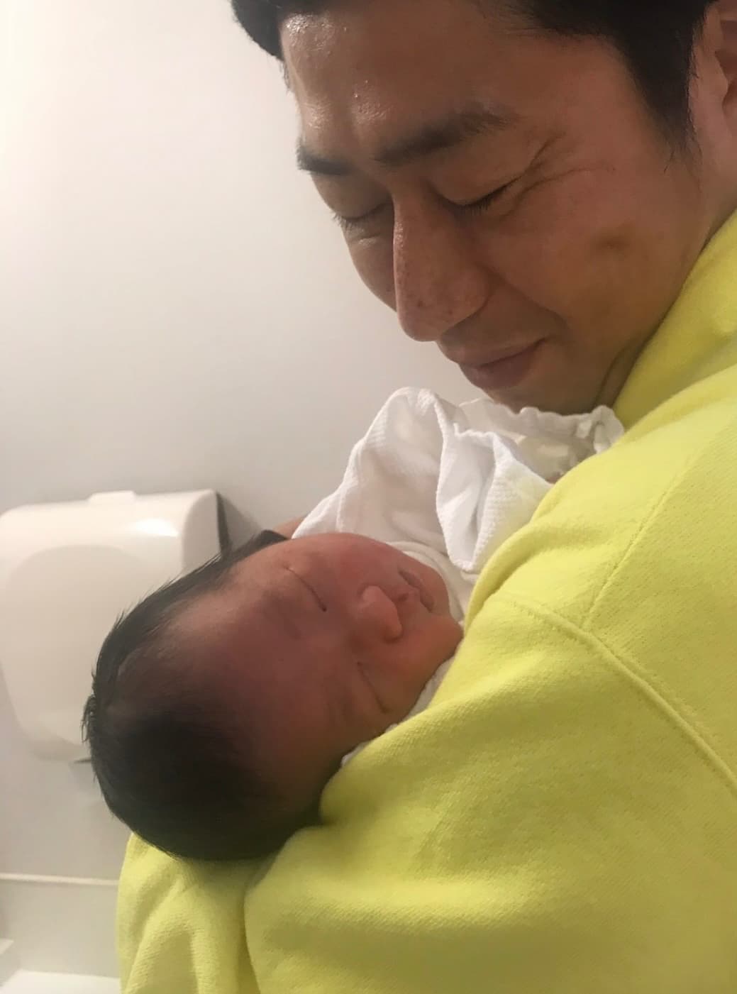 パンサー尾形貴弘＆娘、思い出2ショットを公開！「お父さん似♡かわいいですね」