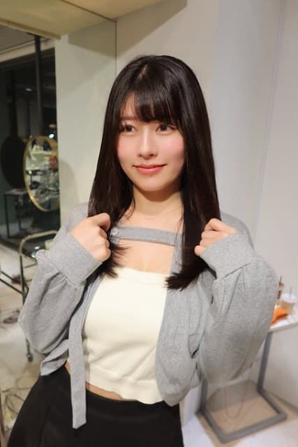 「可愛すぎてスマホ投げた」グラドル ちとせよしのの新しいヘアスタイルをファン大絶賛