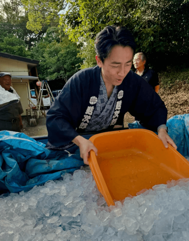 小泉進次郎、地元のお祭りで涼しさをお届け！次期総理への期待も高まる
