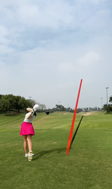 「貸しクラブでこれ⁉」女子ゴルファー村田理沙、本人不調もナイスショットにファン脱帽！