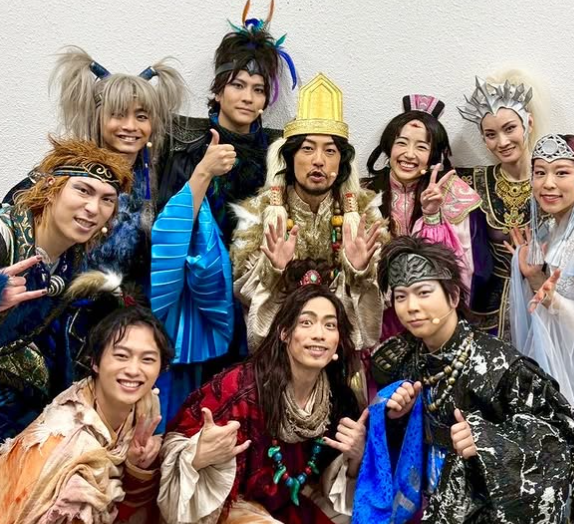 森田望智、“氷艶2025”キャストオフショット公開！笑顔満開の豪華集合