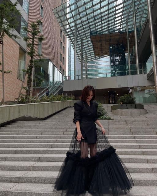 筧美和子、JJ創刊50周年の発表イベントに参加！シースルーのチュールが印象的なブラックドレス姿を公開！