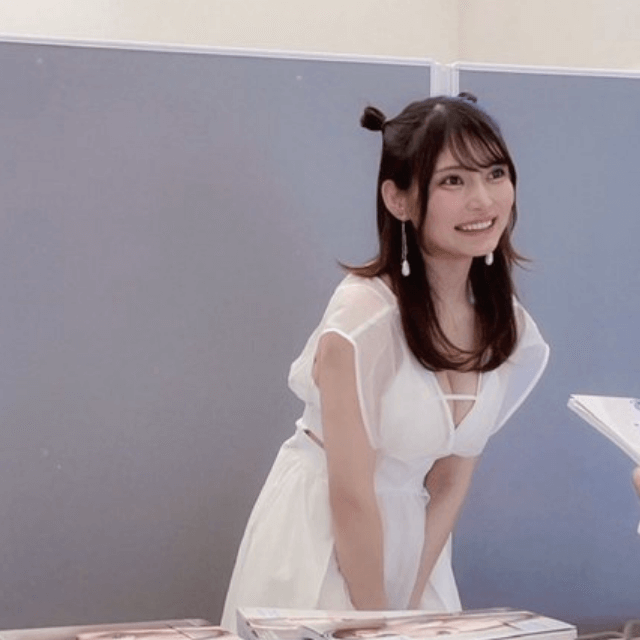 似鳥沙也加、2nd写真集お渡し会のイベントで感謝を述べ美麗ショットを公開