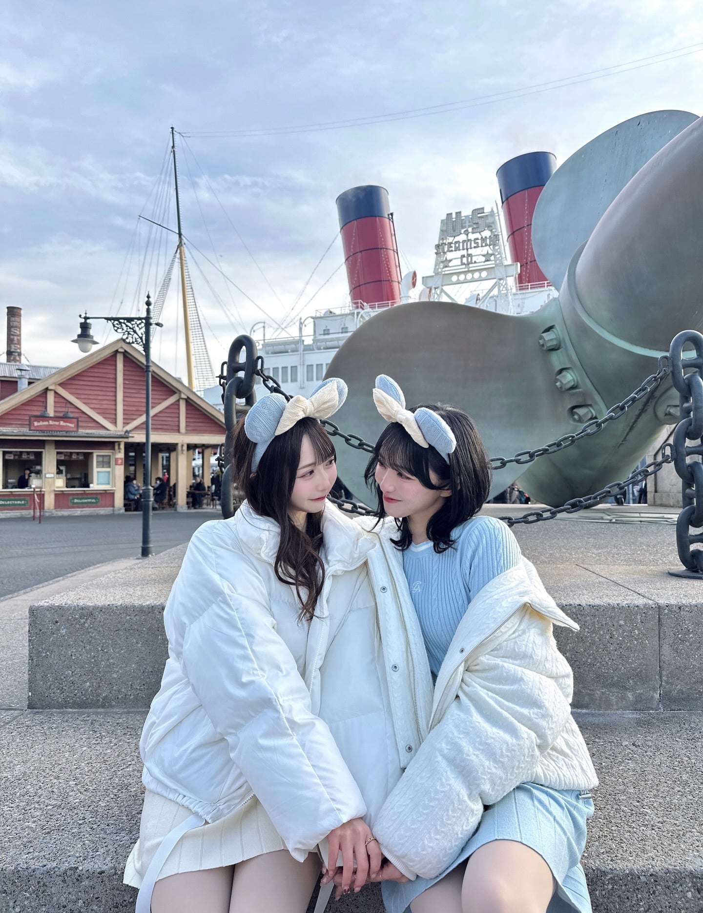 ＝LOVE野口衣織と≠ME谷崎早耶、ディズニーシーでの双子コーデに反響