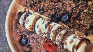 高橋メアリージュン、アーユルヴェーダカフェで癒しのひととき