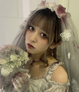 小泉遥香、ハロウィンで“乙女の逆襲”コンセプトの花嫁コスプレ披露！