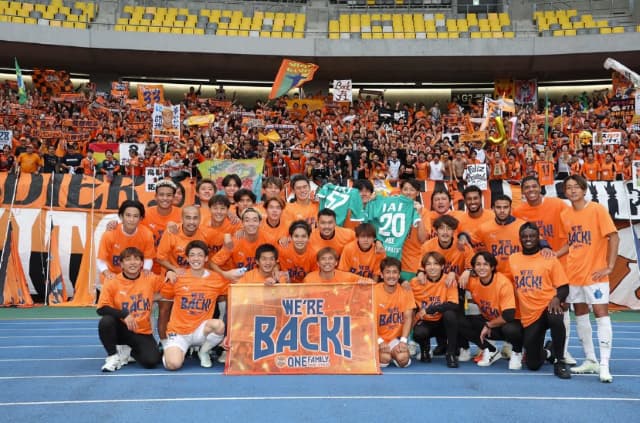 「おめでとうございます⚽」MF乾貴士が清水エスパルスの3シーズンぶりJ1復帰を報告！