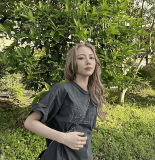 人気女性YouTuberがイメチェン！「◯◯派の皆さんぜひ湧いてください」