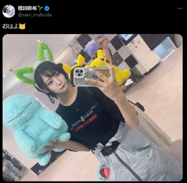 「ねぇ可愛い」女性声優がポケモンまみれの自撮りを投稿