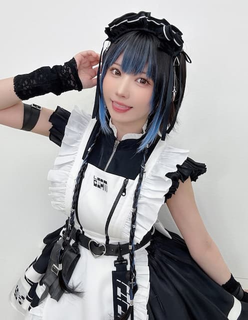 「コスプレしてTikTok投稿した」えなこが激カワ衣装でダンスを披露