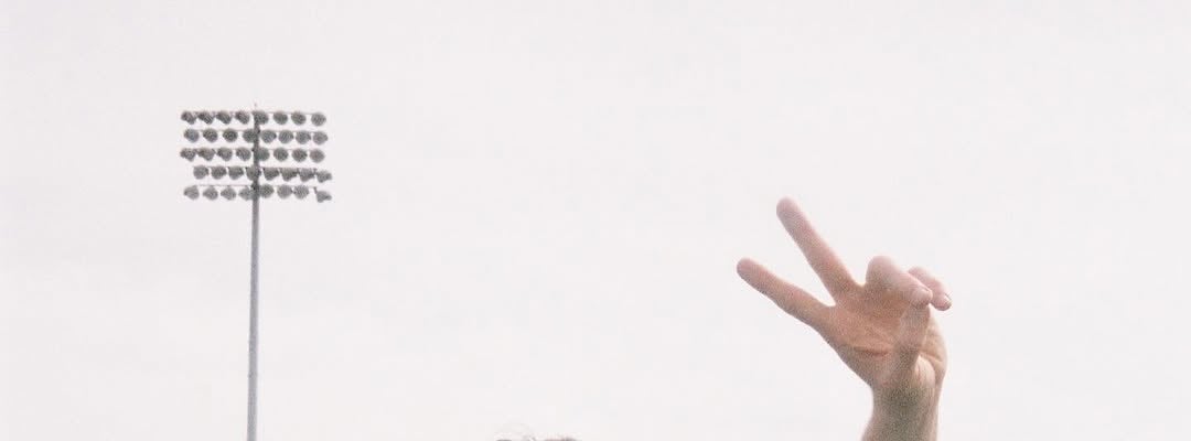 アーセナル、ドバイ合宿終了！レトロ風なエモ写真が話題に