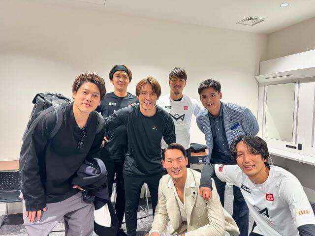 豪華メンバー勢ぞろい！元プロサッカー選手の集合写真が話題！