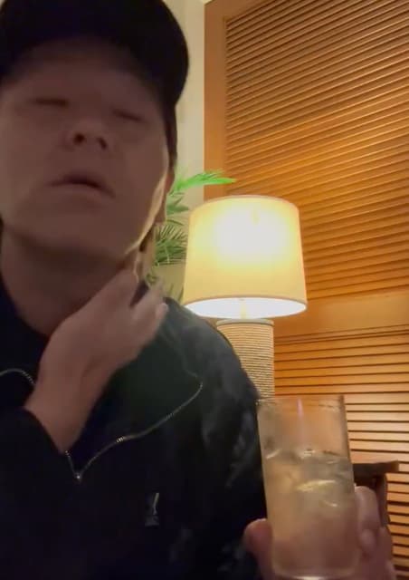 狩野英孝「香水ですか？ 僕はウィスキー使ってます」キムタクを真似た動画に反響