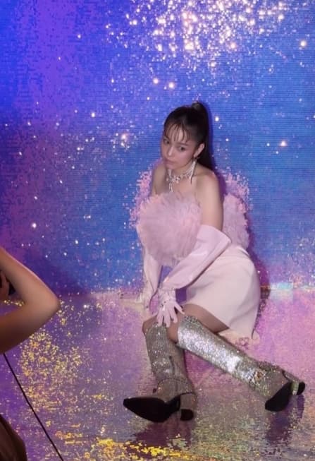 「キラキラが1番似合う世界で1番のお姫様」歌姫〇〇の“魔法の新曲”にファン大絶賛