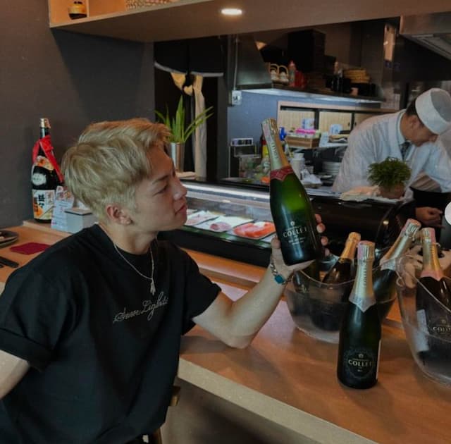 三浦孝太、バンコク・O-NES Towerで日本食で舌つづみ