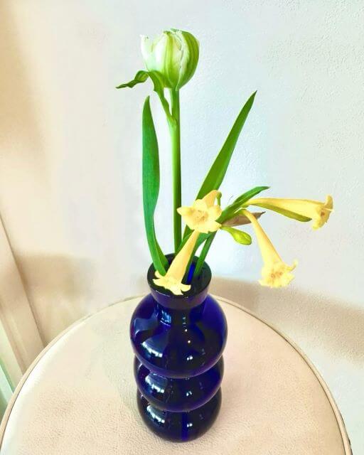 静寂と品格。夏木マリの美学が光るフラワーアート