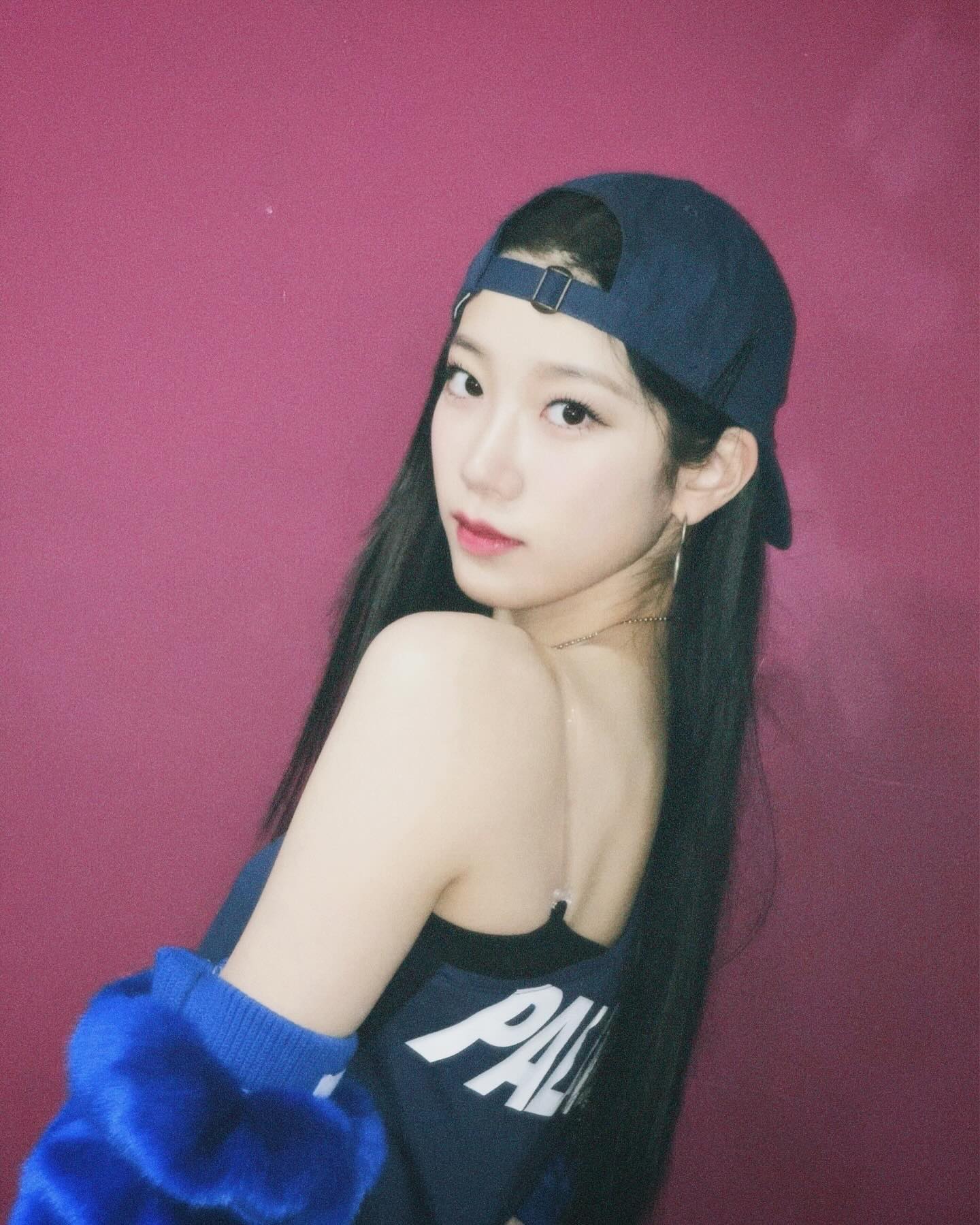 LE SSERAFIM・カズハ 腹チラショットに後ろキャップでギャップ萌え😍