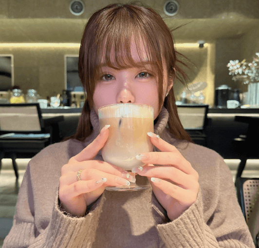 「まだ味覚がお子様…」話題の美女ゴルファー・黒木優香、カフェ活の正面ショットが可愛すぎると絶賛！「持ち方お上品です」